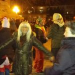 image-5828 kozan.gr: Παρά τους -4, στην Εράτυρα, το τελευταίο εορταστικό πανηγύρι που θα ξεπροβοδίσει το 2016, ξεκίνησε, με τα “Σούρβα” (Φωτογραφίες)