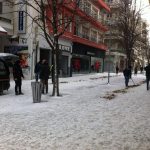 image-7926 kozan.gr: Άμμος, από τα συνεργεία του δήμου Κοζάνης, στον κεντρικό πεζόδρομο της πόλης (Φωτογραφίες)