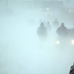 image-7365 kozan.gr: Επιβάτες – εργαζόμενοι στα ορυχεία της ΔΕΗ, απεγκλωβίζουν με τα χέρια τους , ΙΧ αυτοκίνητο, που “έμεινε” στα χιόνια (Φωτογραφίες)