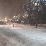 image-6900 kozan.gr: Ώρα 22:00: Το “στρώσε” στην κεντρική πλατεία Κοζάνης – Σφοδρή χιονόπτωση, με δυνατούς ανέμους (Βίντεο & Φωτογραφίες)
