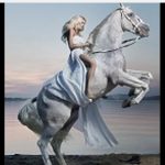 image-6724 Το ποίημα “Ποσειδωνιάτο άλογο”, της Παρθένας Τσοκτουρίδου, από τα Κομνηνά Εορδαίας, σε τραγούδι μελοποιημένο από τον Καμπάνη Σαμαρά και στην εκτέλεσή του από την Ελένη Κόμνη