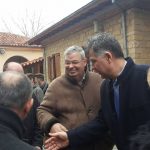image-15342 Με τον Περιφερειάρχη Ηπείρου Αλέκο Καχριμάνη και τον Δήμαρχο Μετσοβου Κώστα Τζαφέα στην πλατεία της Εράτυρας συναντήθηκε ο Αντιπεριφερειάρχης Γρεβενών (Φωτογραφίες)