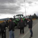 image-14070 kozan.gr: Αγρότες Κοζάνης: «Προτεραιότητα μας είναι να μην κλείσει κανένας δρόμος». Μόλις 6 τρακτέρ στη συγκέντρωση που έγινε στο δρόμο προς Πτολεμαΐδα (Bίντεο & Φωτογραφίες)