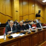 image-118650 kozan.gr: Χύτρα Ειδήσεων: Τη λήψη απόφασης, που θα δηλώνει την κάθετη διαφωνία του περιφερειακού συμβουλίου στο να υπογραφεί η συμφωνία, για το «Βόρεια Μακεδονία», στις Πρέσπες, θα προτείνουν οι πτέρυγες της αντιπολίτευσης