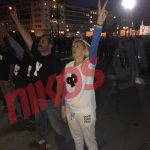image-39200 Η Ραχήλ Μακρή έξω από τη Βουλή με μπλουζάκι που γράφει “φρουρά φρουρά” (Φωτογραφίες)