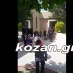 image-41549 kozan.gr: Αντιδράσεις για την παρουσία των ΜΑΤ στο συνέδριο της ΓΕΝΟΠ/ΔΕΗ στην Πτολεμαίδα – Διαμαρτυρίες από τους συνέδρους, που φώναζαν, ότι πρώτη φορά στα χρονικά συμβαίνει κάτι τέτοιο (Βίντεο)