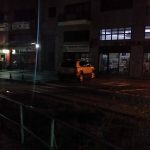 image-41457 Απορία αναγνώστη στο kozan.gr για παρκαρισμένο όχημα του δήμου Σερβίων – Βελβεντού, πάνω σε πεζοδρόμιο στην Πτολεμαίδα, βράδυ Κυριακής (Φωτογραφίες)
