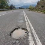 image-40899 Επικίνδυνες λακκούβες στο δρόμο Ρυμνίου – Τριγωνικού (Φωτογραφίες)