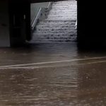 image-40578 kozan.gr: Ώρα 18:20: Σε «καταρράκτη» μετατράπηκαν οι σκάλες στην κεντρική πλατεία της Κοζάνης – Πλημμύρισε γι’ ακόμη μια φορά η οδός Παύλου Μελά και το μισό τμήμα της κεντρικής πλατείας (Βίντεο)