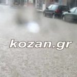 image-40276 kozan.gr: Πλημμύρισαν τα πάντα στην Κοζάνη – Πρωτοφανής βροχόπτωση σε διάρκεια κι ένταση – Πεζοδρόμια και δρόμοι καλύφτηκαν με νερό – Σε αρκετά σημεία δεν περνούσε πεζός – Χαλαζόπτωση, κατά διαστήματα (Βίντεο)