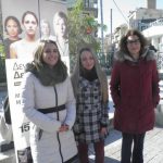 image-74496 kozan.gr: Υπεύθυνοι του Συμβουλευτικού Κέντρου Κοζάνης και του Ξενώνα Φιλοξενίας Κακοποιημένων Γυναικών στην πλατεία Νίκης για να ενημερώσουν τους συμπολίτες μας σχετικά με τη βία κατά των γυναικών (Φωτογραφίες-Βίντεο)