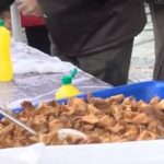 image-76511 500 κιλά τσιγαρίδες και 250 κιλά τηγανιά προσφέρθηκαν στη φετινή ‘γουρουνοχαρά’ στη Βλάστη Εορδαίας (Βίντεο)