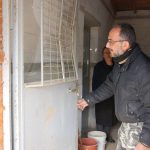 image-88975 «Εισβολή» αρκούδας σε κοτέτσι, στο κέντρο της Πενταβρύσου Καστοριάς (Φωτογραφίες)