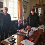 image-88295 Υπογραφή σύμβασης για την κατασκευή πλακοσκεπούς αγωγού περισυλλογής όμβριων στην Τ.Κ. Πελεκάνου