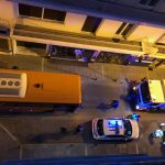 image-87403 kozan.gr: Κοζάνη: Μποτιλιάρισμα στην οδό Μ. Αλεξάνδρου, για περίπου μισή ώρα, όταν λεωφορείο της ΔΕΗ υπέστη βλάβη. Επιστρατεύτηκε απορριμματοφόρο του δήμου Κοζάνης για να το τραβήξει στην άκρη και ν’ ανοίξει ο δρόμος (Βίντεο & Φωτογραφίες)