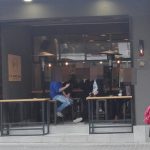 image-94269 Ομάδα υποστήριξης άκαπνων μαγαζιών Κοζάνης: Σημερινές εικόνες από καφέ της Κοζάνης, με τον κόσμο να καπνίζει έξω