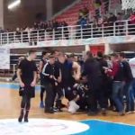 image-93910 kozan.gr: Η ομάδα εφηβικού των Διόσκουρων Κοζάνης πήρε τον τελικό, στο Κλειστό της Λευκόβρυσης, απέναντι στην Καστοριά, με σκορ 46 – 40 (Βίντεο)