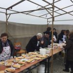 image-93712 kozan.gr: Παραδοσιακή φασολάδα, λαγάνα και νηστίσιμα εδέσματα στον εορτασμό των «Κούλουμων» στη γέφυρα των Σερβίων (Φωτογραφίες & Βίντεο)