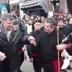 image-92263 kozan.gr: Παρέλαση: Μέλη του φανού Σκ’ρκας σέρνουν στο χορό τους επισήμους (Βίντεο)