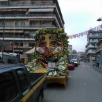 image-92222 kozan.gr: Σε θέσεις «μάχης» τα άρματα της Κοζανίτικης Αποκριάς, λίγες ώρες πριν την έναρξη της φετινής παρέλασης (Φωτογραφίες)