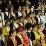image-90945 kozan.gr: Κεντρική Πλατεία Κοζάνης: Εντυπωσίασαν τα χορευτικά και η χορωδία των ποντιακών σωματείων του δήμου Κοζάνης, το βράδυ της Τετάρτης 14/2 (Bίντεο 15′(+) & 90 Φωτογραφίες)