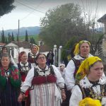 image-103351 kozan.gr: Kήπος Kοζάνης: Oι Λαζαρίνες τήρησαν το έθιμο γυρνώντας όλα τα σπίτια του χωριού και τραγουδώντας (Βίντεο)