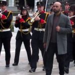 image-100984 kozan.gr: Ώρα 07:50 π.μ.: Κεντρική πλατεία Κοζάνης: Παιάνιση θριαμβευτικών θουρίων κι εμβατηρίων από τη φιλαρμονική «ΠΑΝΔΩΡΑ» (Bίντεο)