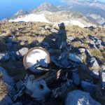 image-100478 Η συγκλονιστική αεροπορική τραγωδία στην κορυφή της Δίρφυς, όπου έχασε την ζωή του ο σμηναγός Κυριάκος Καρακίτσιος, 31 ετών, από την Κοζάνη – Τα συντρίμμια του μοιραίου φάντομ 16 χρόνια μετά (Φωτογραφίες)