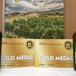 image-98734 Το «ΚΟΥΡΙΤΕΣ ΕΡΥΘΡΟ 2014» και το «ΚΟΥΡΙΤΕΣ ΛΕΥΚΟ 2017», του Αμπελώνα Καμκούτη, από το Βελβεντό, βραβεύτηκαν, με χρυσό μετάλλιο, στο 18ο Διεθνή Διαγωνισμό Οίνου Θεσσαλονίκης