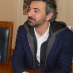 image-98319 kozan.gr: Ο νέος καλλιτεχνικός σύμβουλος του ΔΗΠΕΘΕ Κοζάνης, απάντησε σε διάφορες ερωτήσεις των δημοσιογράφων – Ετοιμάζει μια μεγάλη παραγωγή το καλοκαίρι του 2019 (Βίντεο)