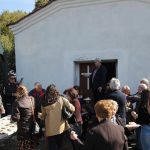 image-104841 Η Θεία Λειτουργία, σήμερα Τρίτη μέρα του Πάσχα , στο εκκλησάκι του Αγίου Αθανασίου, που βρίσκεται ψηλά από το φράγμα Πολυφύτου (Φωτογραφίες)