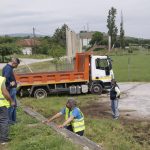 image-114040 Στο Δρέπανο πολυμελές συνεργείο της Αντιδημαρχίας Περιβάλλοντος υλοποιώντας το σχέδιο ολοκληρωμένων παρεμβάσεων για θέματα καθαριότητας στην πόλη της Κοζάνης και στο σύνολο των Τοπικών Κοινοτήτων (Φωτογραφίες & Βίντεο)