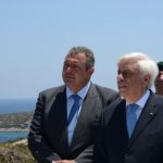 image-116243 Τον Οκτώβρη, μαζί με τον Πρόεδρο της Δημοκρατίας – στα εγκαίνια του νέου κτηρίου της Δημοτικής Βιβλιοθήκης Κοζάνης – κι ο Υπουργός Εθνικής Άμυνας – Αναμένεται να ανακοινώσει επίσημα την παραχώρηση του στρατοπέδου Μακεδονομάχων στο Δήμο Κοζάνης