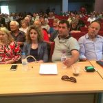 image-115931 kozan.gr: Νεάπολη Βοΐου: Ξεκίνησε η έκτακτη συνεδρίαση του του δημοτικού συμβουλίου Βοΐου, το Σάββατο 2 Ιουνίου, με θέματα την ενδεχόμενη λειτουργία δομής φιλοξενίας προσφύγων στο Στρατόπεδο ΠΟΡΤΗ ΜΙΛΤΙΑΔΗ, αλλά και τη διοργάνωση συλλαλητηρίου, στο Βόιο, για το θέμα της Μακεδονίας (Βίντεο & Φωτογραφίες)