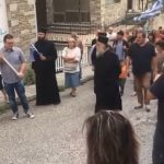 image-119927 Διαμαρτυρία έξω από το πολιτικό γραφείο της Ολυμπίας Τελιγιορίδου στην Καστοριά, με αφορμή το Σκοπιανό και την συμφωνία Τσίπρα – Ζάεφ (Βίντεο)