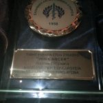image-117975 kozan.gr: H δημοτική σύμβουλος Εορδαίας, Πίστη Κρυσταλλίδου, εκπροσωπώντας το Win Cancer, το οποίο βραβεύτηκε, χθες Δευτέρα 11/6, σε ειδική εκδήλωση, από την Ελληνική Αντικαρκινική εταιρεία, για την αγωνιστική του παρουσία στον αντικαρκινικό αγώνα, παρέλαβε τιμητική πλακέτα (Φωτογραφία & Βίντεο)