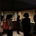 image-123174 Ολοκληρώθηκαν οι εργασίες του θερινού εικαστικού εργαστηρίου «Με αφορμή το παρελθόν- Σύγχρονα έργα σε ιστορικούς τόπους» που διοργανώθηκε στο Αρχαιολογικό Μουσείο Αιανής (Φωτογραφίες)