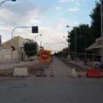 image-122839 kozan.gr: Πτολεμαΐδα: Ξεκίνησαν οι εργασίες για την ασφαλτόστρωση του οδοστρώματος μπροστά από το δημαρχείο του δήμου Εορδαίας και προς την έξοδο της πόλης (Βίντεο & Φωτογραφίες)