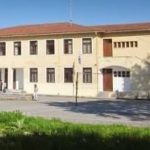 image-139531 kozan.gr: Αντιδράσεις από τους κατοίκους της Αιανής για τη Δομή Υποδοχής για την Εκπαίδευση των Προσφύγων που θα λειτουργήσει στο Γυμνάσιο Αιανής – Nομοθετικό κενό, καθαριότητα, και διάφορα άλλα θέματα στις ενστάσεις τους – Ποια άλλα προβλήματα εντοπίζουν στη συμπεριφορά των προσφυγόπουλων – Η Βούλα Βασιλειάδου, Συντονίστρια της Δομής Φιλοξενίας Ασυνόδευτων Ανηλίκων στην Αιανή, μιλά αποκλειστικά στο kozan.gr