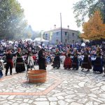 image-136932 kozan.gr: Mε το παραδοσιακό πάτημα των σταφυλιών και με τραγούδια από χορευτικά της περιοχής πραγματοποιήθηκε την Κυριακή 7 Οκτωβρίου στο Αγίασμα του Δήμου Βοΐου η 18η γιορτή κρασιού