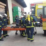 image-148233 kozan.gr: Άσκηση πυρκαγιάς, με κατάρρευση τμήματος της στέγης (βάσει σεναρίου), στην Βιομηχανική & Εμπορική Εταιρεία Ξύλου «ΧΛΙΑΠΑΣ Α.Ε», στο 7ο χιλ. Ε.Ο. Κοζάνης – Λάρισας, από την Πυροσβεστική Υπηρεσία Κοζάνης (Βίντεο & Φωτογραφίες)
