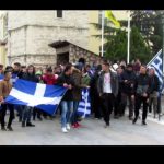 image-148091 kozan.gr: Με το “Μακεδονία ξακουστή” και με συνθήματα κατά των πολιτικών στον κεντρικό πεζόδρομο της Κοζάνης μαθητές σχολείων, στο πλαίσιο κινητοποίησης για την Μακεδονία (Βίντεο)