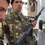 image-143779 Νεαρός αποδοκίμασε τον βουλευτή Κοζάνης του ΣΥΡΙΖΑ Θέμη Μουμουλίδη στις εκδηλώσεις για την επέτειο απελευθέρωσης της Σιάτιστας, λέγοντάς του: “Τολμάς να καταθέτεις στεφάνι ενώ πούλησες τη Μακεδονία” (Βίντεο)