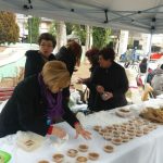 image-149036 kozan.gr: Πτολεμαΐδα: Μέλη της Θρακικής Εστίας Εορδαίας μοίρασαν σε περαστικούς το εορταστικό κολυβόζουμο, με αφορμή τη γιορτή της Αγ. Βαρβάρας