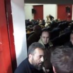 image-148871 Επεισόδιο μεταξύ των μελών του Συλλόγου Προστασίας Βεγορίτιδας και του Συντονιστή της Αποκεντρωμένης Διοίκησης Βασίλη Μιχελάκη – Τον κατήγγειλαν, μπροστά στις κάμερες, για σκίσιμο αφισών του συλλόγου – Δείτε τι συνέβη (Βίντεο?)