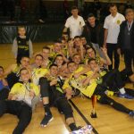 image-154245 kozan.gr: Ο Πρωτέας Γρεβενών, αναδείχθηκε, το βράδυ της Κυριακής 30/12, ο πρωταθλητής του Final-4 Εφήβων Ε.ΚΑ.Σ.ΔΥ.Μ – Απονεμήθηκαν τιμητικές πλακέτες στις οικογένειες των αδικοχαμένων αθλητών Γιάννη Γιαχνίκα και Αλέξανδρου Μαυροζούμη (Bίντεο & Φωτογραφίες)