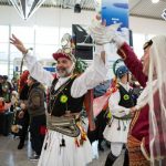 image-153389 Δεκάδες χιλιάδες ταξιδιώτες από την Ελλάδα και τον κόσμο γνωρίζουν την Κοζάνη στο Διεθνές Αεροδρόμιο Αθηνών- Εντυπωσιακή παρουσία των Μωμόγερων