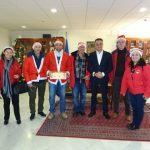 image-153283 Τα Χριστουγεννιάτικα Κάλαντα έψαλλαν, ο στρατός και σύλλογοι της περιοχής, στον Περιφερειάρχη Δυτικής Μακεδονίας Θεόδωρο Καρυπίδη, τη Δευτέρα 24 Δεκεμβρίου( Βίντεο & Φωτογραφίες)