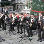 image-152805 kozan.gr: Ποντιακά κάλαντα και τραγούδια ακούστηκαν στην κεντρική πλατεία Κοζάνης το πρωί του Σαββάτου 22/12 (Φωτογραφίες & Βίντεο)
