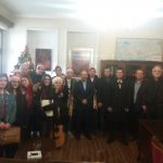 image-152706 Χριστουγεννιάτικα κάλαντα στο Δημαρχείο Εορδαίας από το 2ο Γενικό Λύκειο και το 3ο Γυμνάσιο Πτολεμαϊδας (Φωτογραφίες & Βίντεο)